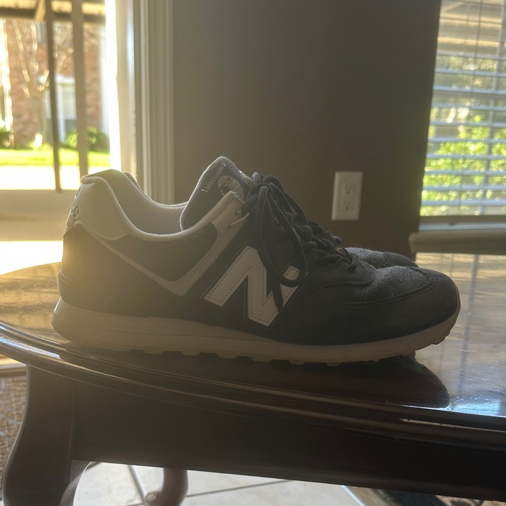 New Balance Men's Black and White Sneakers